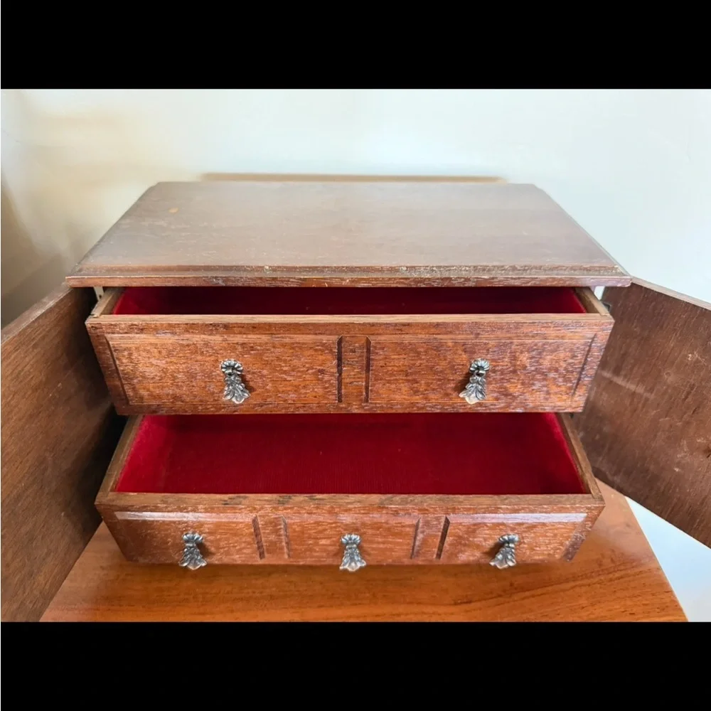 Vintage Japanese Jewelry Box w/‎ Lion's Heads Two Compartments Marked Red Liner